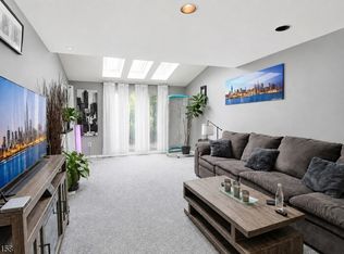 820 Topsail Ln, Secaucus, NJ 07094