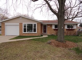 1909 N Verde Dr, Arlington Heights, IL 60004