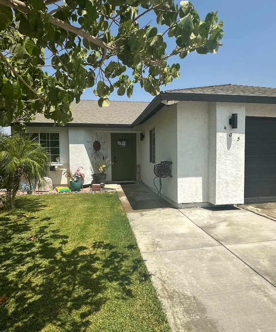 405 Butterfield Trl — Photo 2