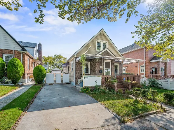 48-05 186th St, Fresh Meadows, NY 11365