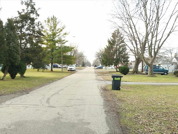 5th image of 499 Lawrence Ave