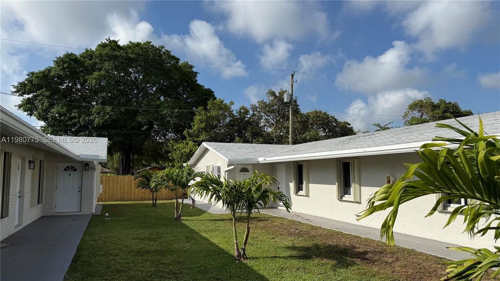 220 NW 12th St, Pompano Beach