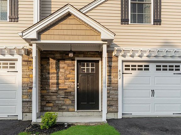 2nd image of 802 Hunting Hill Dr #802