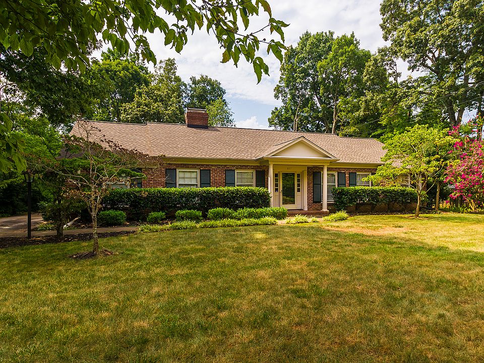 1st image of 802 Rollingwood Dr