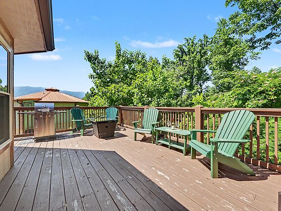 5th image of 717 Valley View Ln