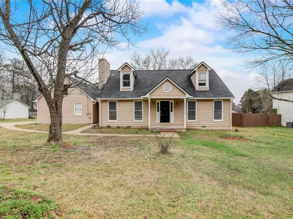 46 Boulder Dr, Carrollton, GA 30117