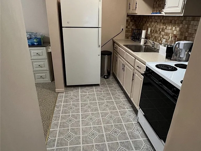 39 Altmar Ave — Photo 2