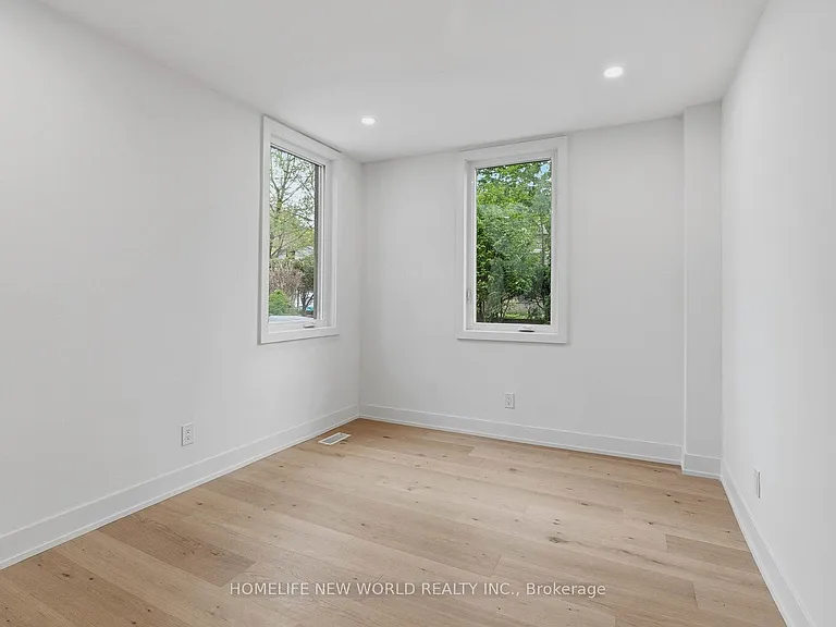 1842 Dundas St E — Photo 23