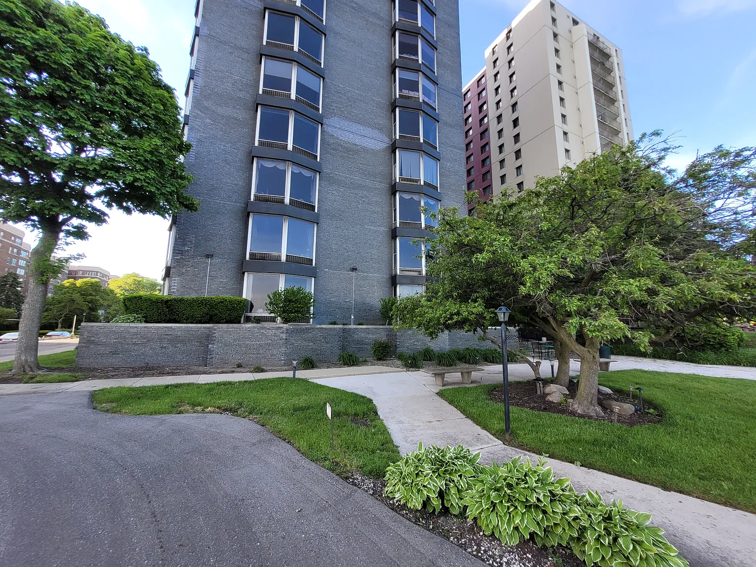 2 bed, 1142 sqft, $2,300 — Photo 2