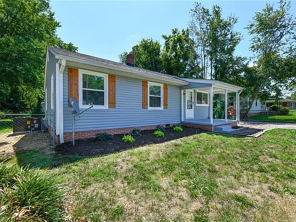 3rd image of 1302 Fairview St
