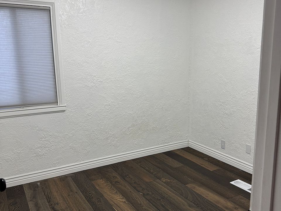 1st image of 406 S Navajo St