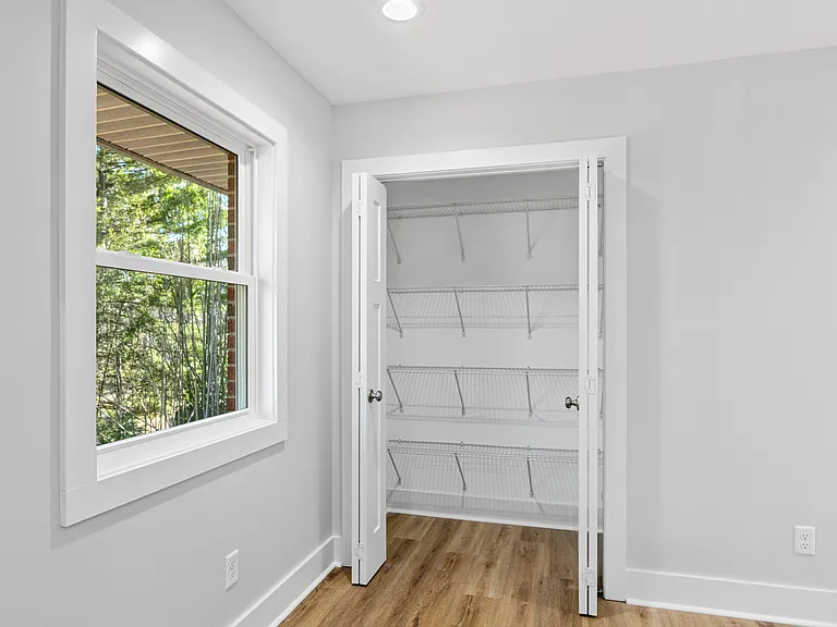 58 W Oakview Rd — Photo 17