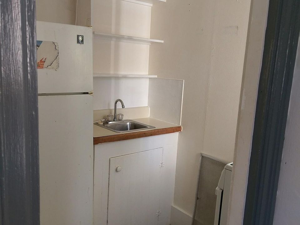 2nd image of 20 Winslow St APT 5