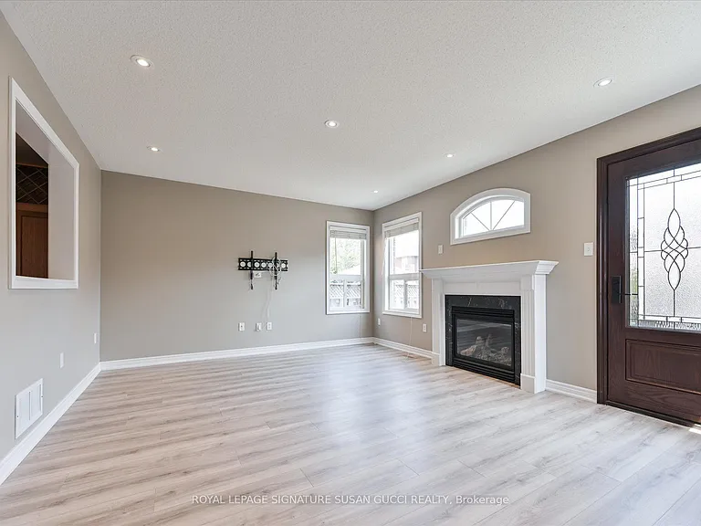 51 Landsdown Cres — Photo 7