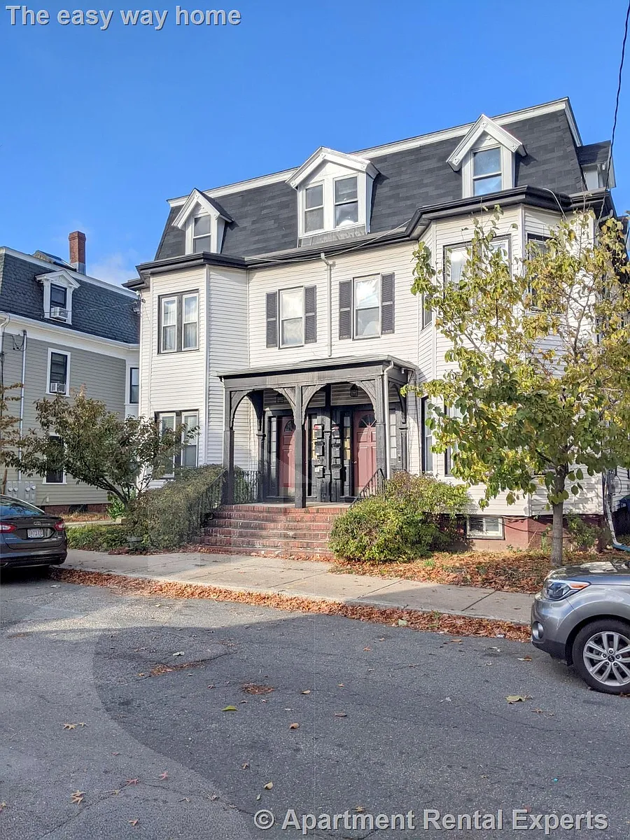 Photo 2 of 18 - 15 Howe St #1 - Somerville, MA Building Photo - 15 Howe St #1