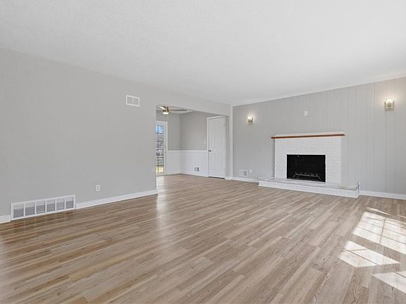 3rd image of 1232 Old Manor Rd