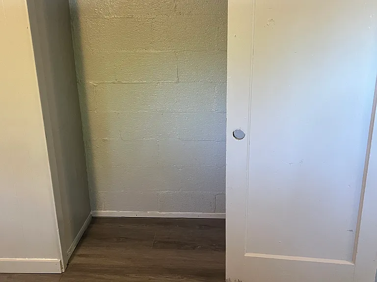 915 E 2nd St #1 — Photo 10