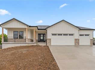 709 W Solomon Dr, Lone Jack, MO 64086