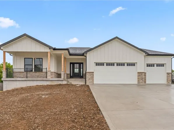 709 W Solomon Dr, Lone Jack, MO 64086