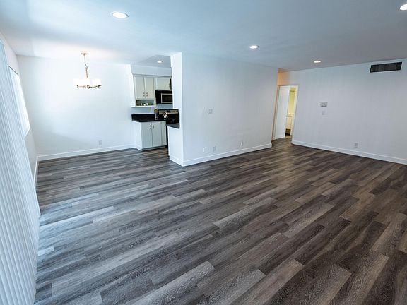 2nd image of 350 N Crescent Dr #Nayune8mn