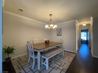 28 Commonwealth Dr, Basking Ridge, NJ 07920