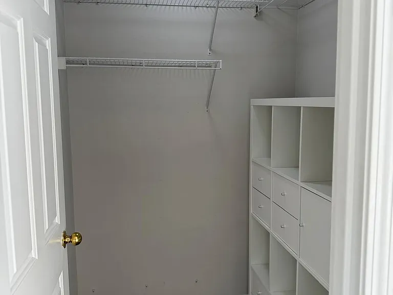 Walking Closet