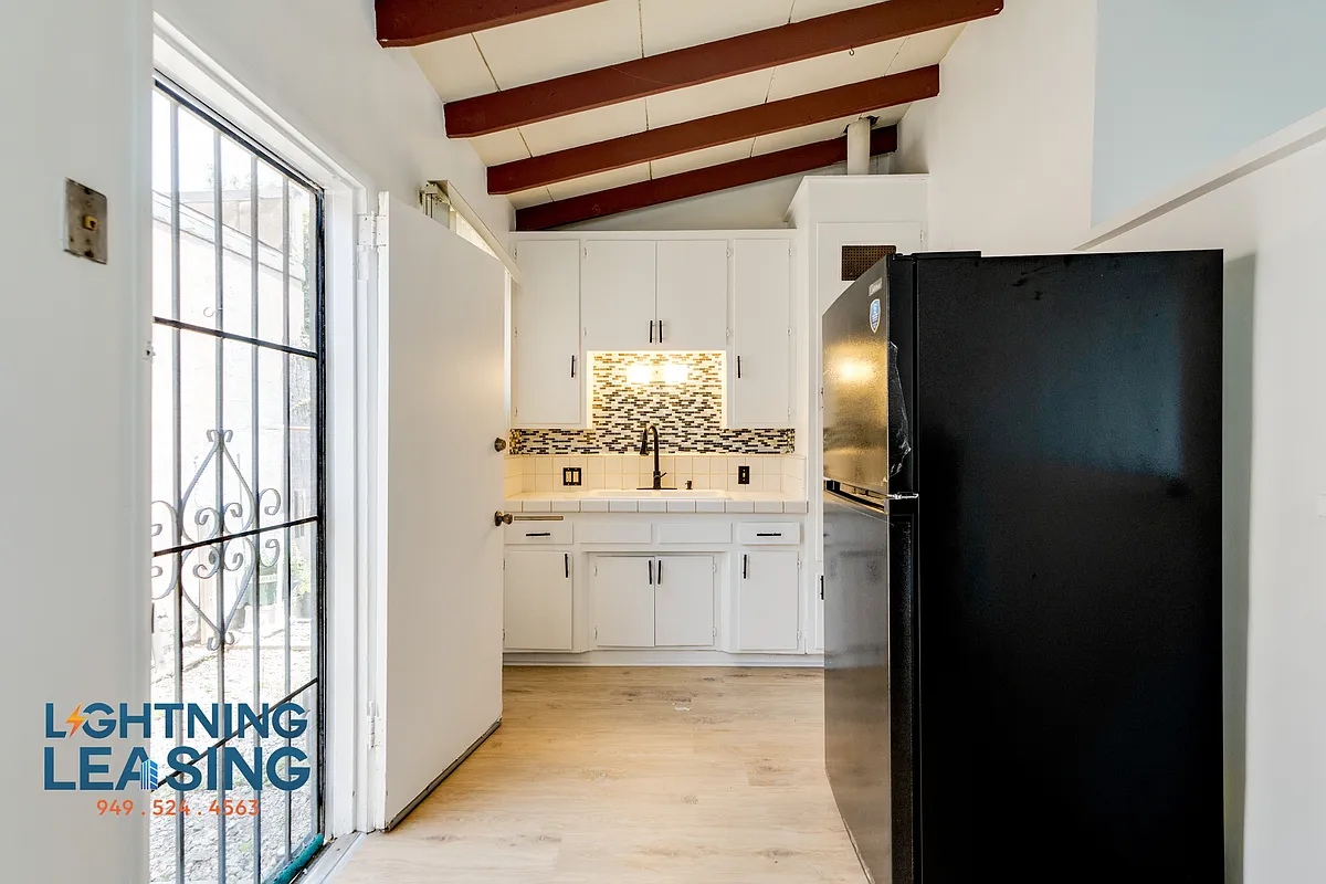 Building Photo - 7900-7910 Willis Ave #4