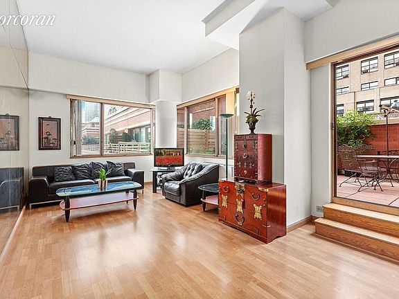 3rd image of 350 W 50th St APT 6LL