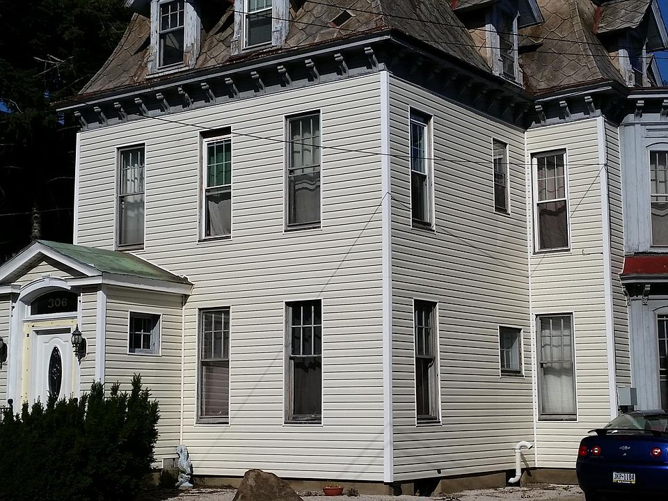2nd image of 306 W 9th St APT 7