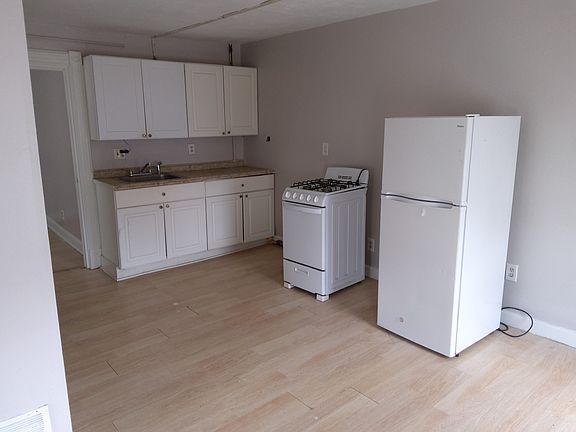 4th image of 59 Van Ness St #4