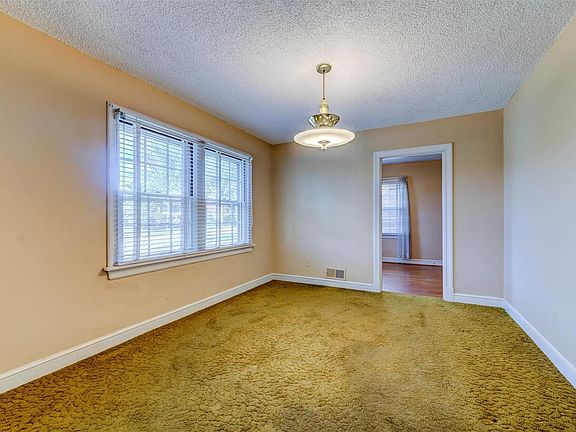 4th image of 9106 Meadowbrook Ln