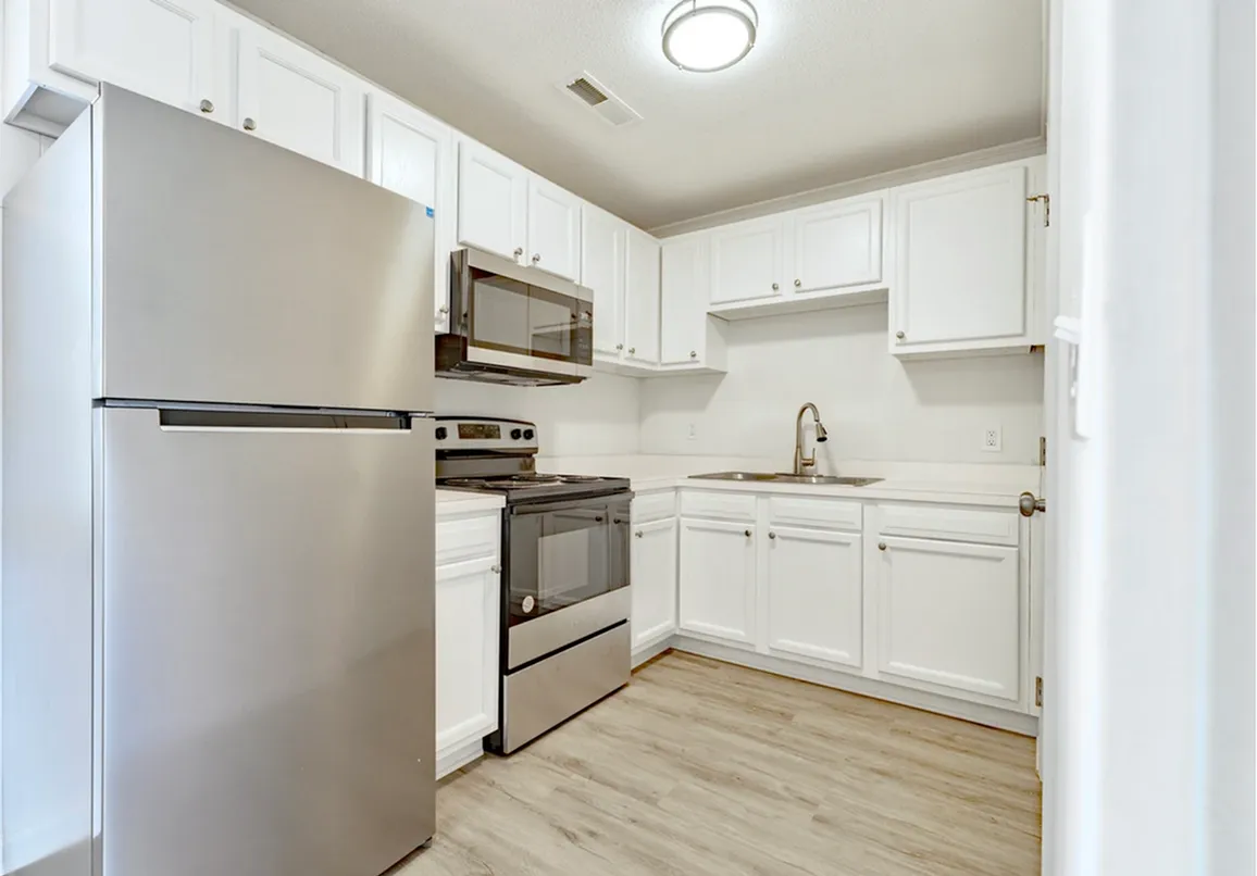 Upgraded Kitchen - Avalon Hall Apartments