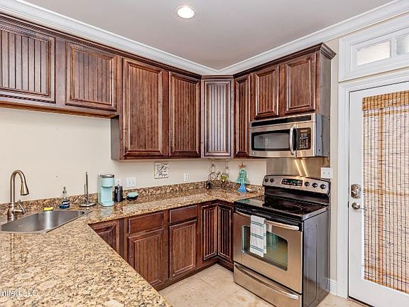 4th image of 922 Porter Ave APT 213