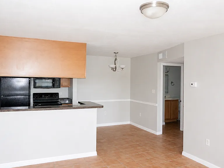220 Lake Parsons Grn #206 — Photo 4