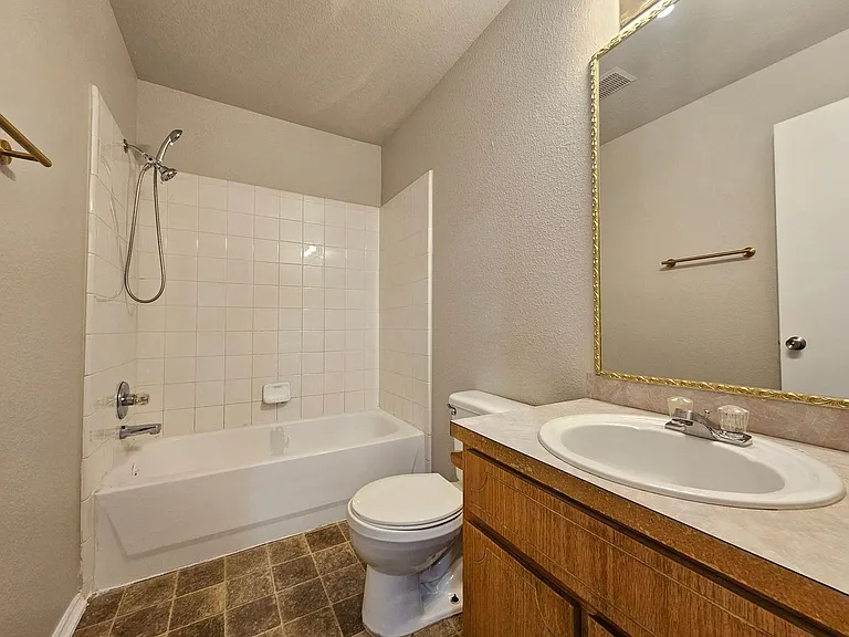 4601 Hudson Dr #D — Photo 16