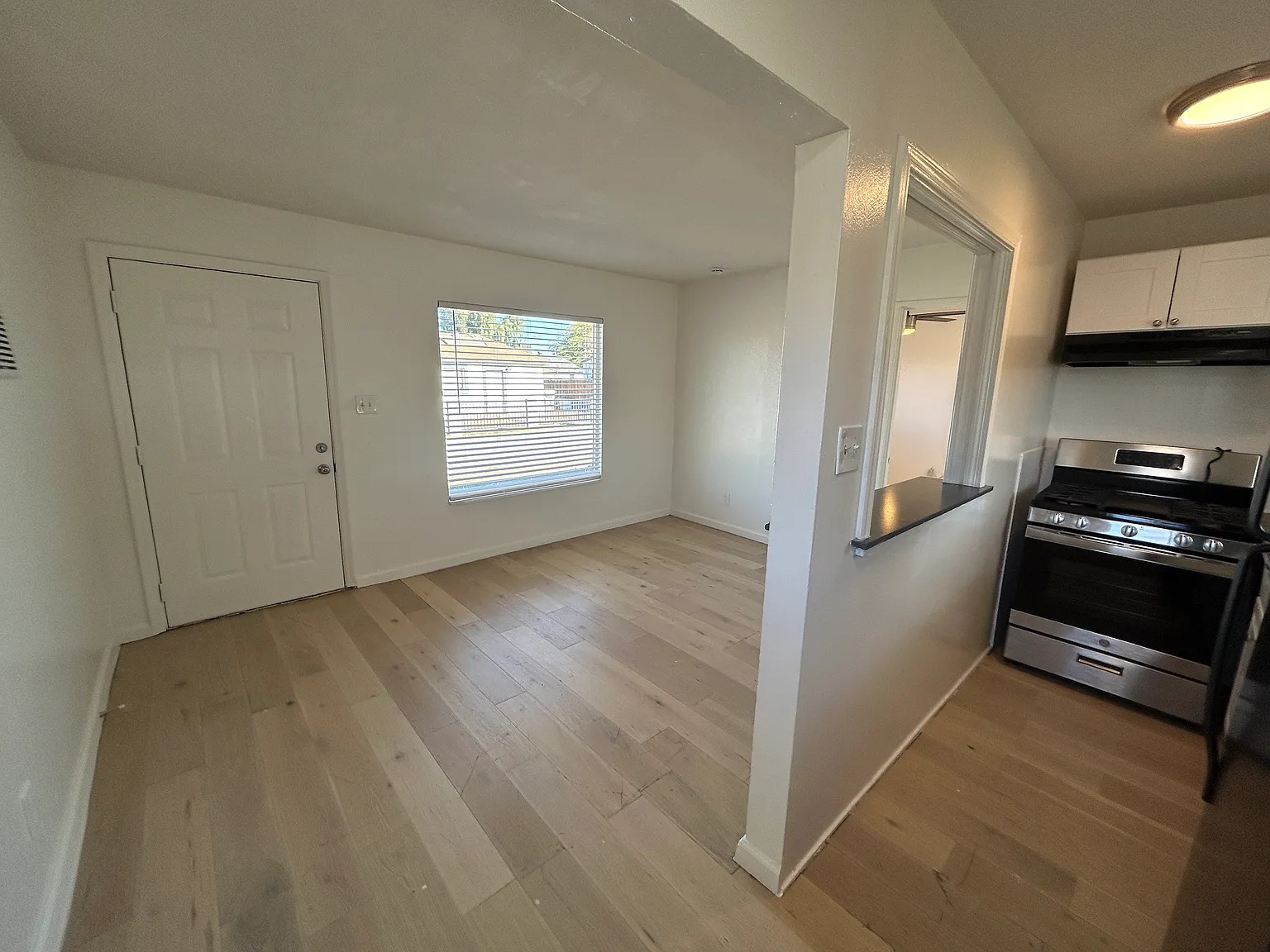 1 bed, 1.0 bath, 664 sqft, $995 — Photo 2