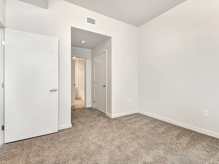 Parkway Apartments — Photo 25