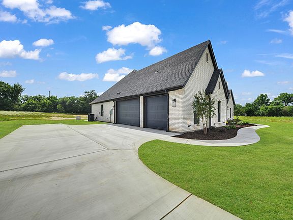 3rd image of 143 Desperado Ct
