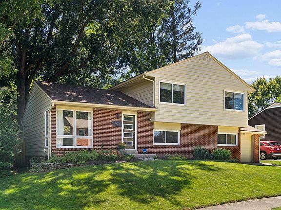 3rd image of 973 Bernard Rd