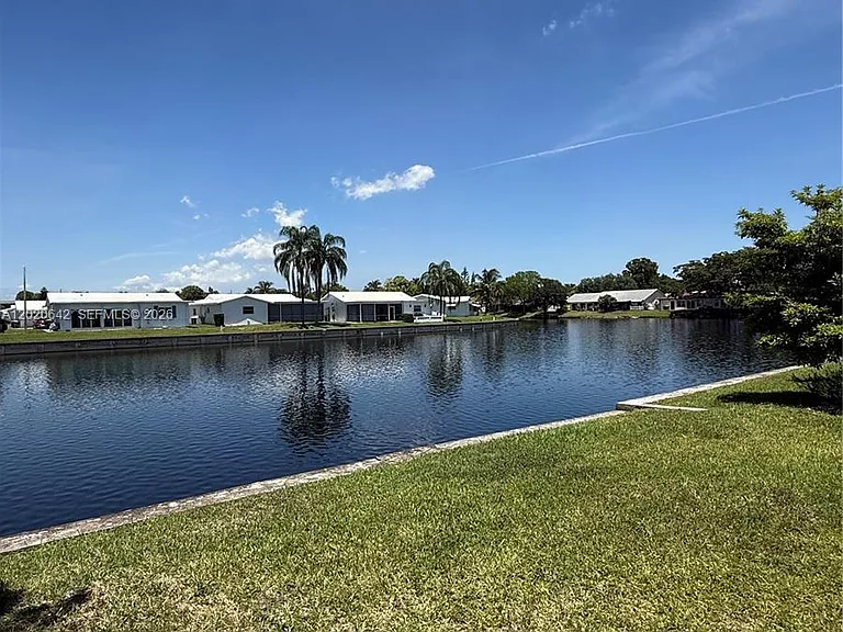 8107 NW 58th Pl — Photo 3