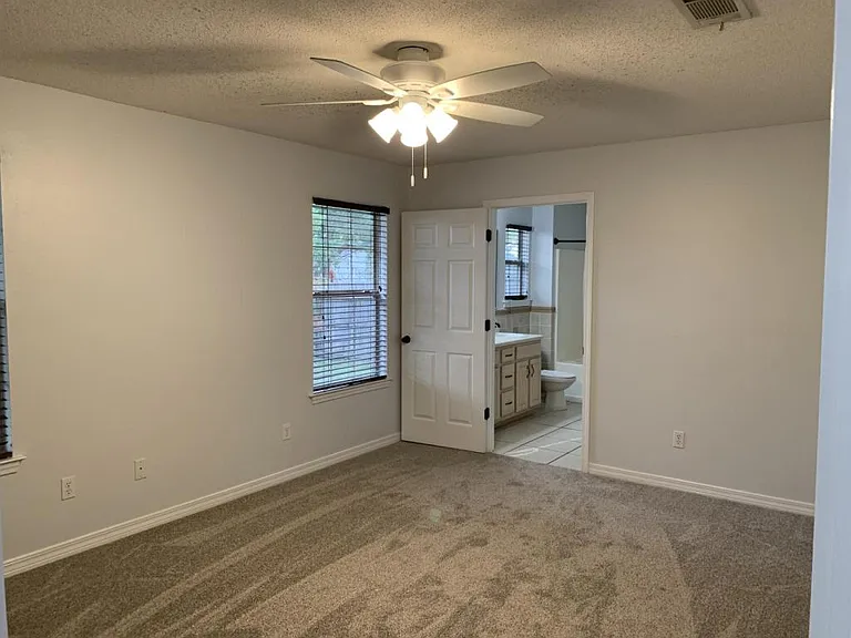 1475 Stanford Rd — Photo 6