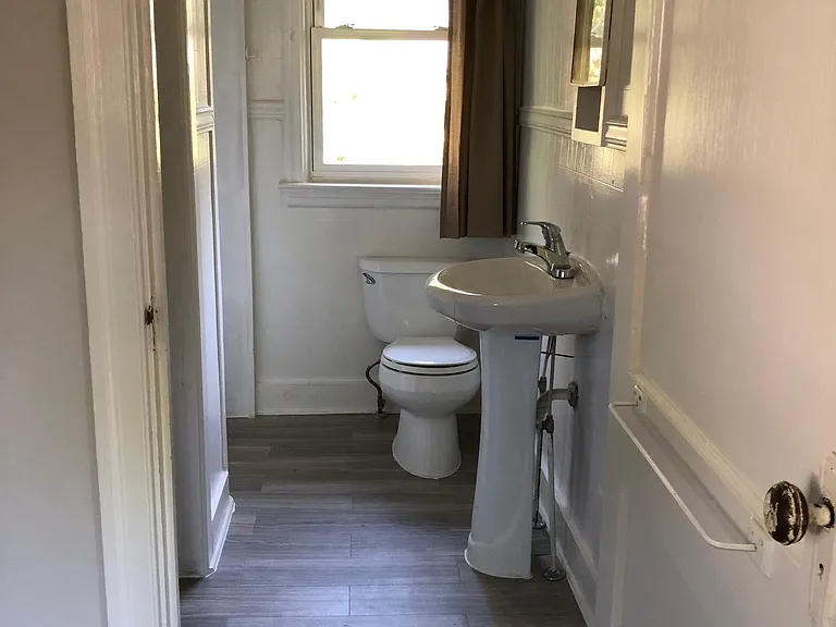 2137 Chesterfield Ave #C — Photo 3