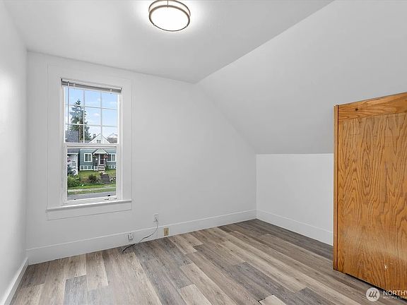 4th image of 2307 Rockefeller Ave #2305