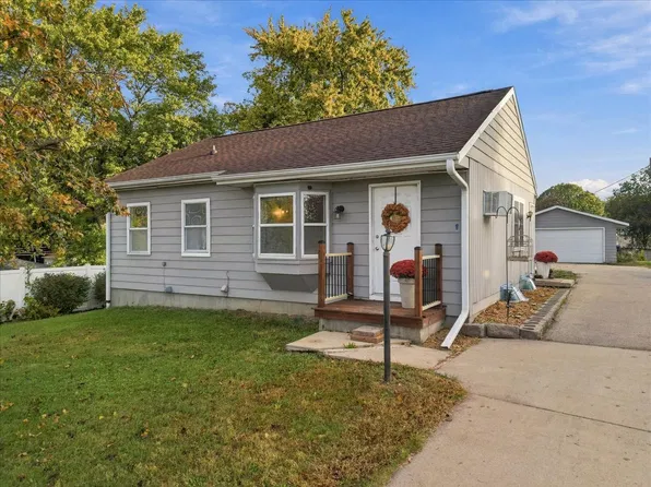 1103 Chicago Ave, Dixon, IL 61021