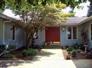 3203 Valley Brook Dr, Champaign, IL
