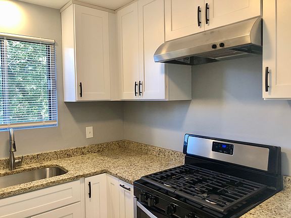 3rd image of 624 W 65th St APT 6