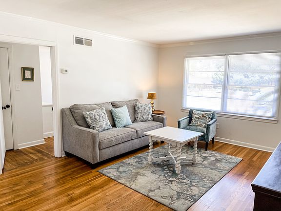 3rd image of 23 Berkley Pl #728905