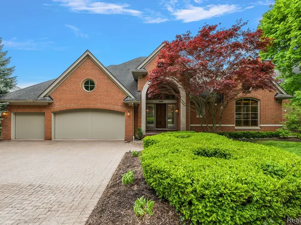 566 Pineway Cir, Bloomfield Township, MI 48302