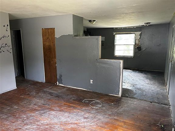 5th image of 736 Brotherton Ln