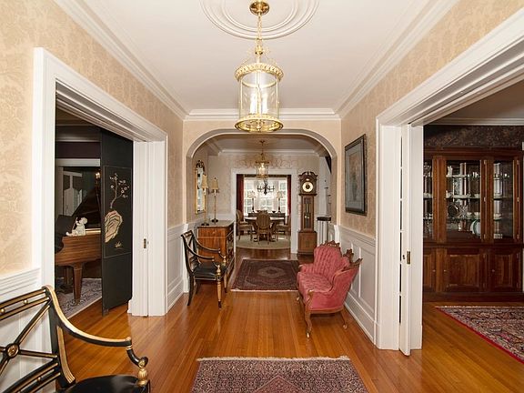 3rd image of 2016 Lexington Ave